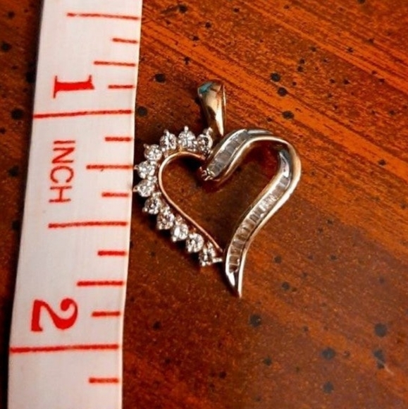 10kt Gold Diamonds Heart Pendant - Picture 5 of 6